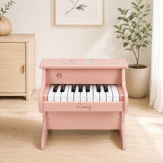 Holzklavier Rosa Safari Friends personalisiert mit Wunschnamen, Beispiel Lasergravur auf Holz-Korpus