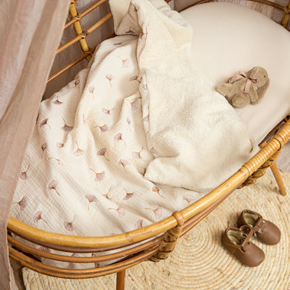 Meyco Decke vorgewaschen musselin gestickt mit frottee Ginkgo Soft sand