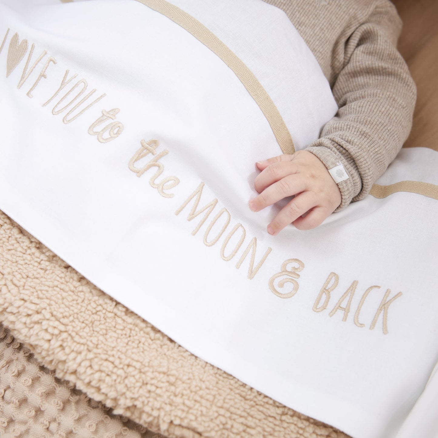 Meyco Bettlaken Gestickt Love you to the moon & back Sand