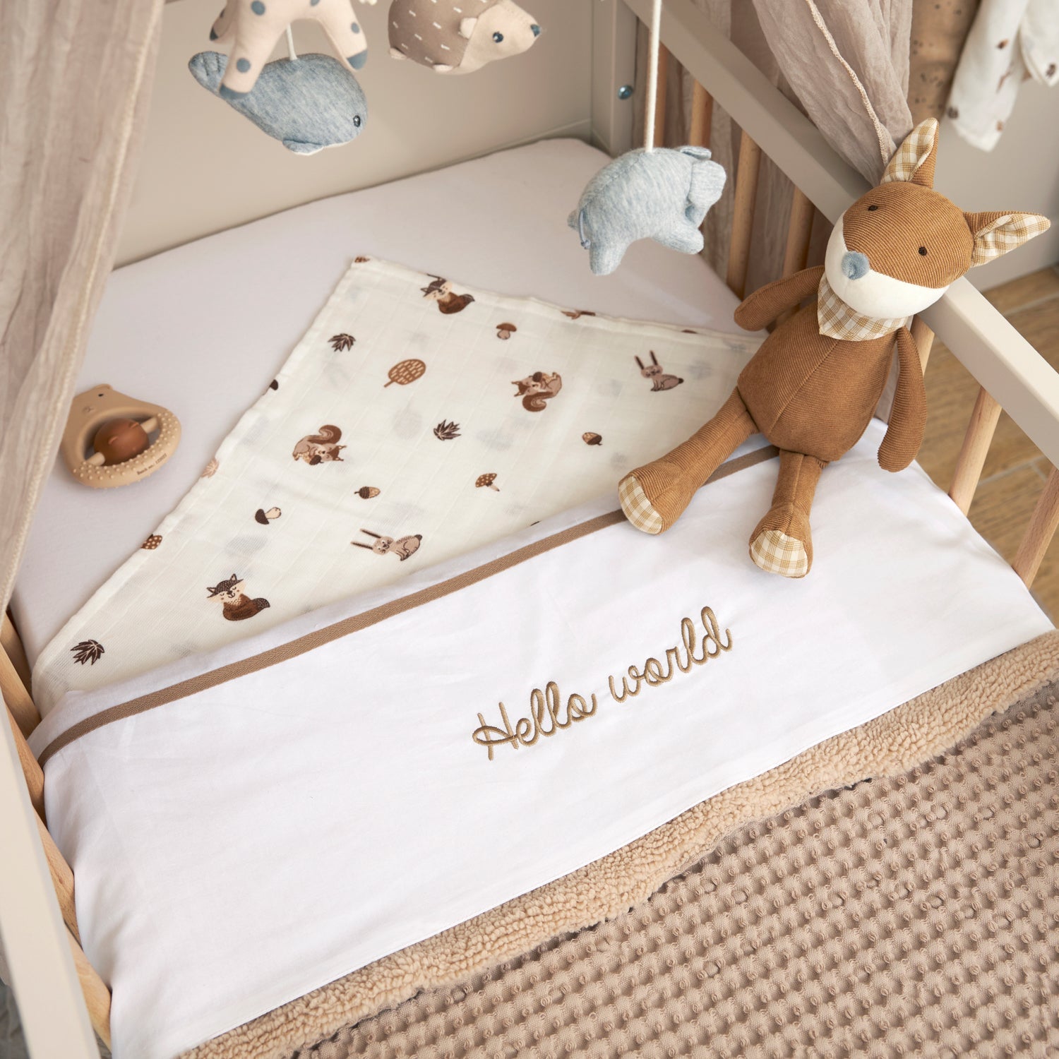 Meyco Bettlaken Gestickt Hello World Taupe