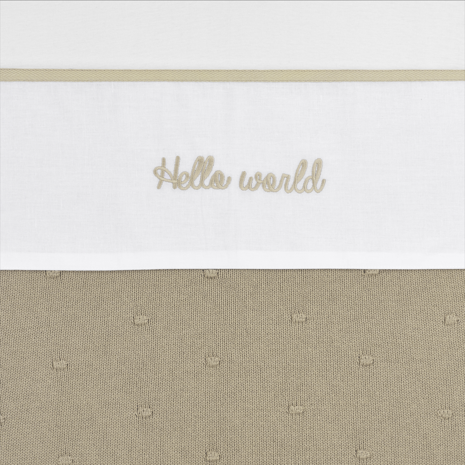 Meyco Bettlaken Gestickt Hello World Sand Studio