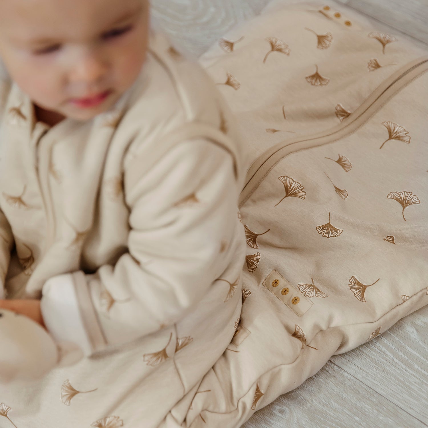 Meyco Ganzjahresschlafsack Deluxe interlock jersey Ginkgo Soft sand