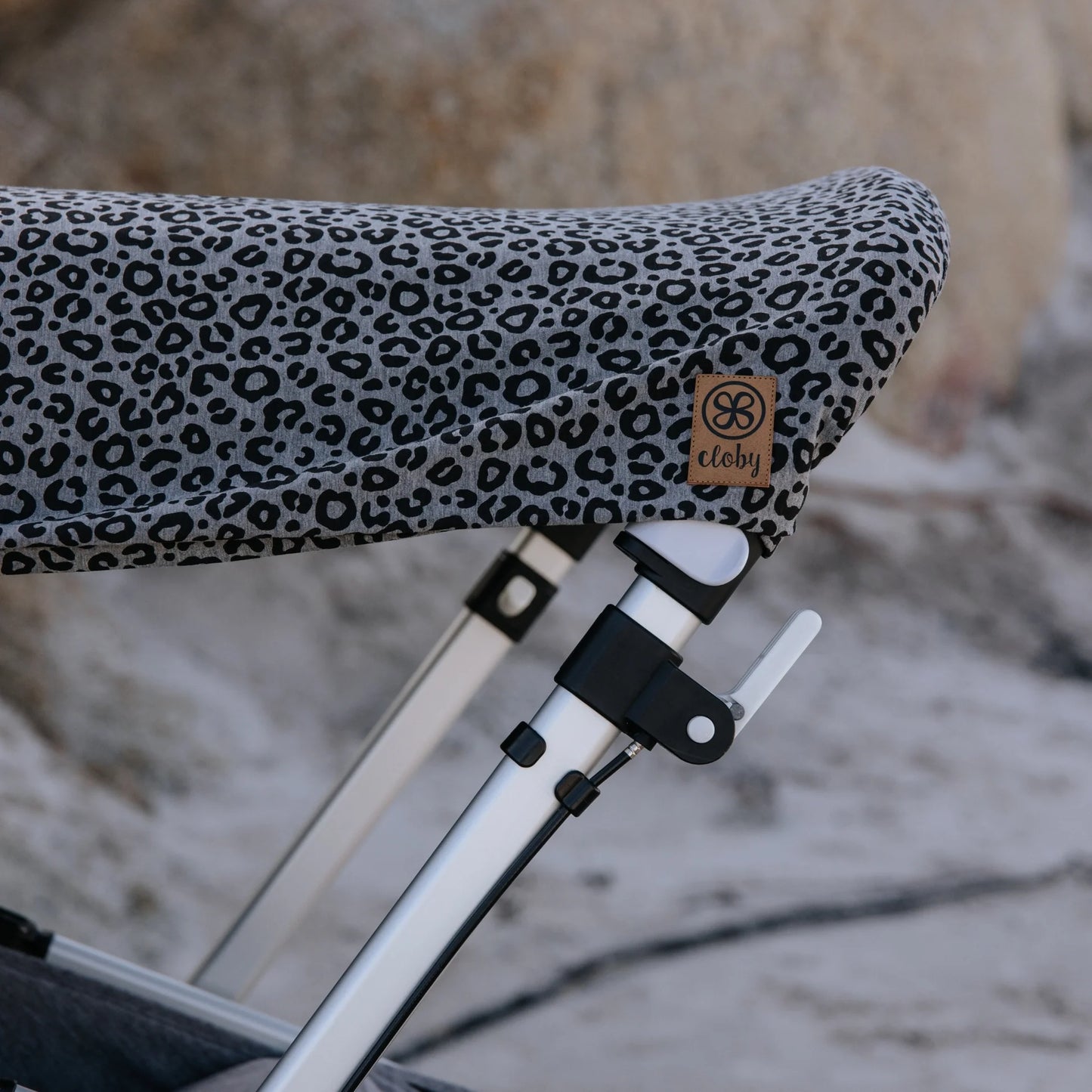 Cloby UV-Decke Leopard Grey von der Seite