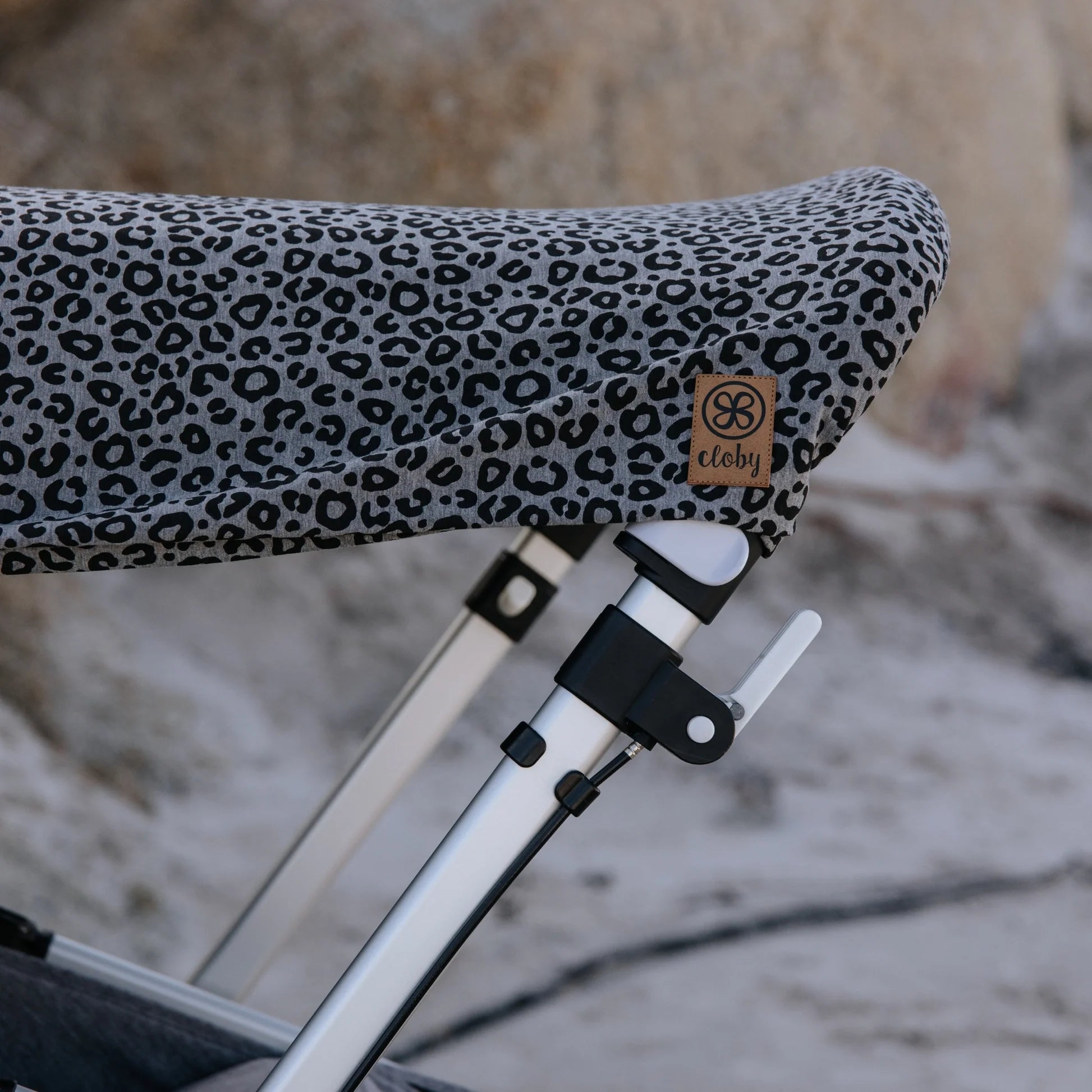 Cloby UV-Decke Leopard Grey von der Seite