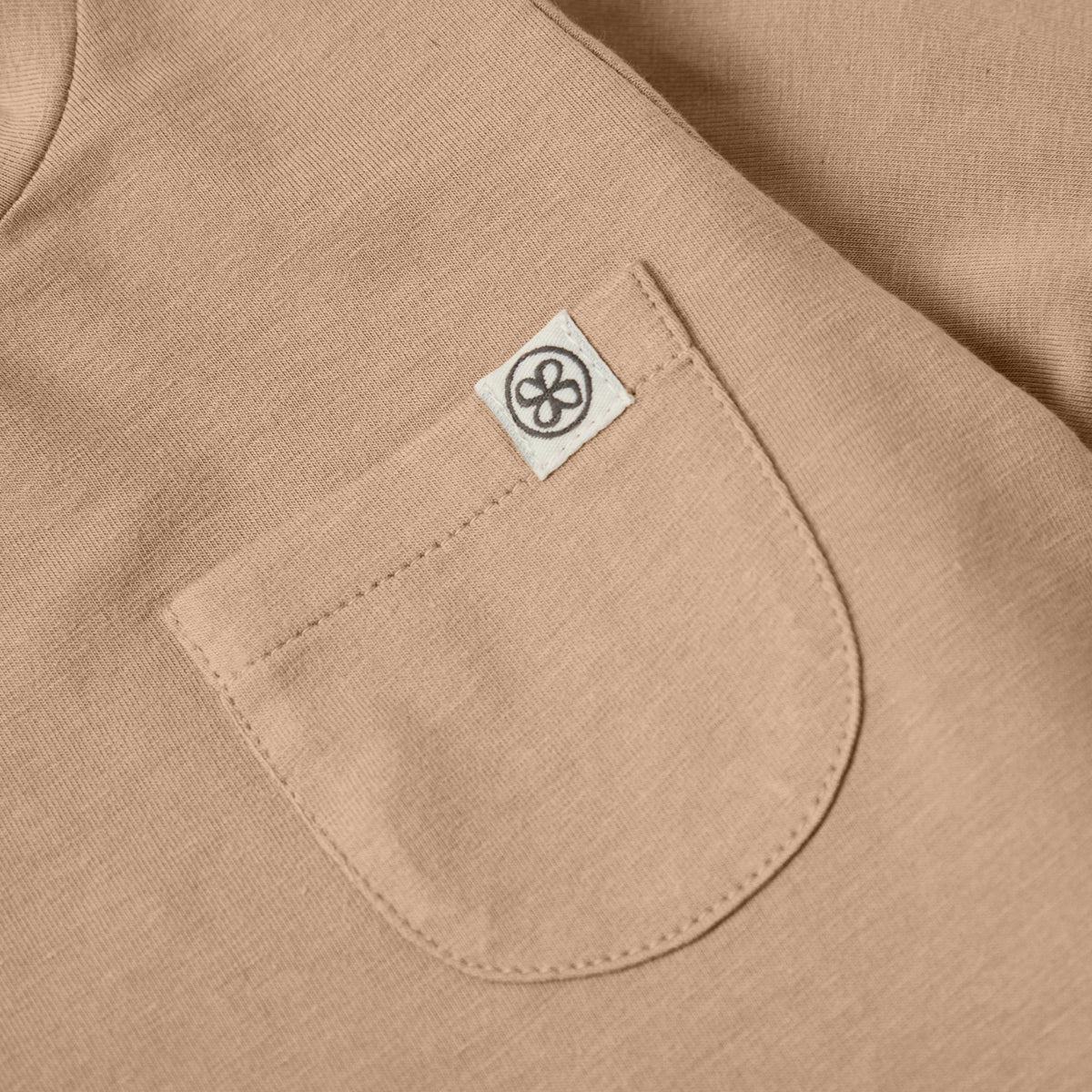 Cloby Langarmshirt in Peanut Brown von der Seite