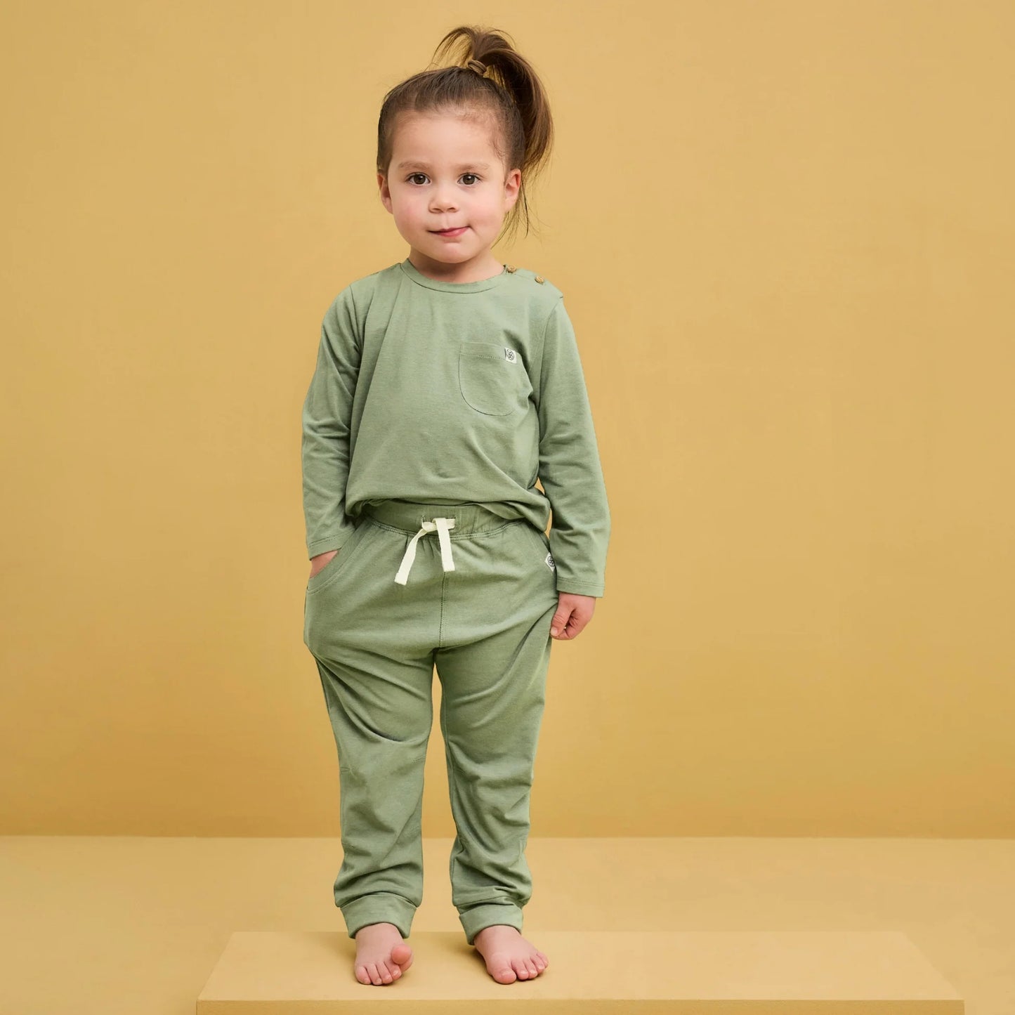 Cloby Langarmshirt in Olive Green Material Nahaufnahme