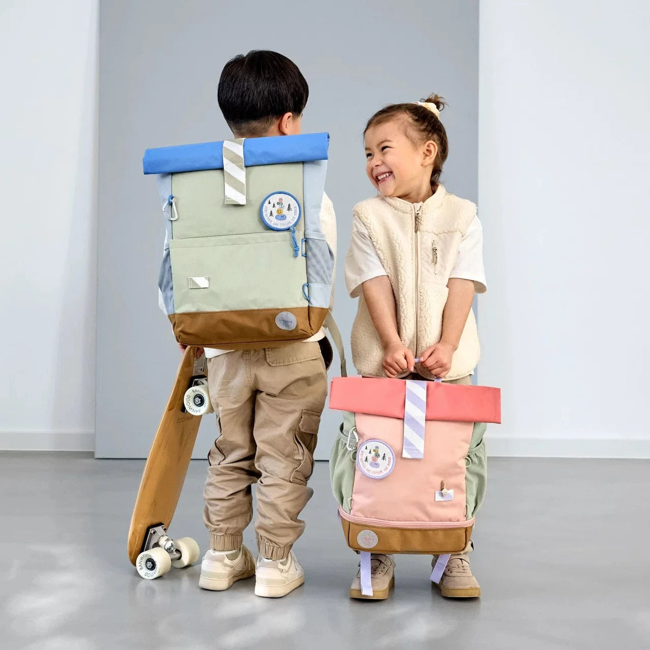 Lässig Kinderrucksack Rolltop Sunny Explorer Grün Blau Vorderansicht