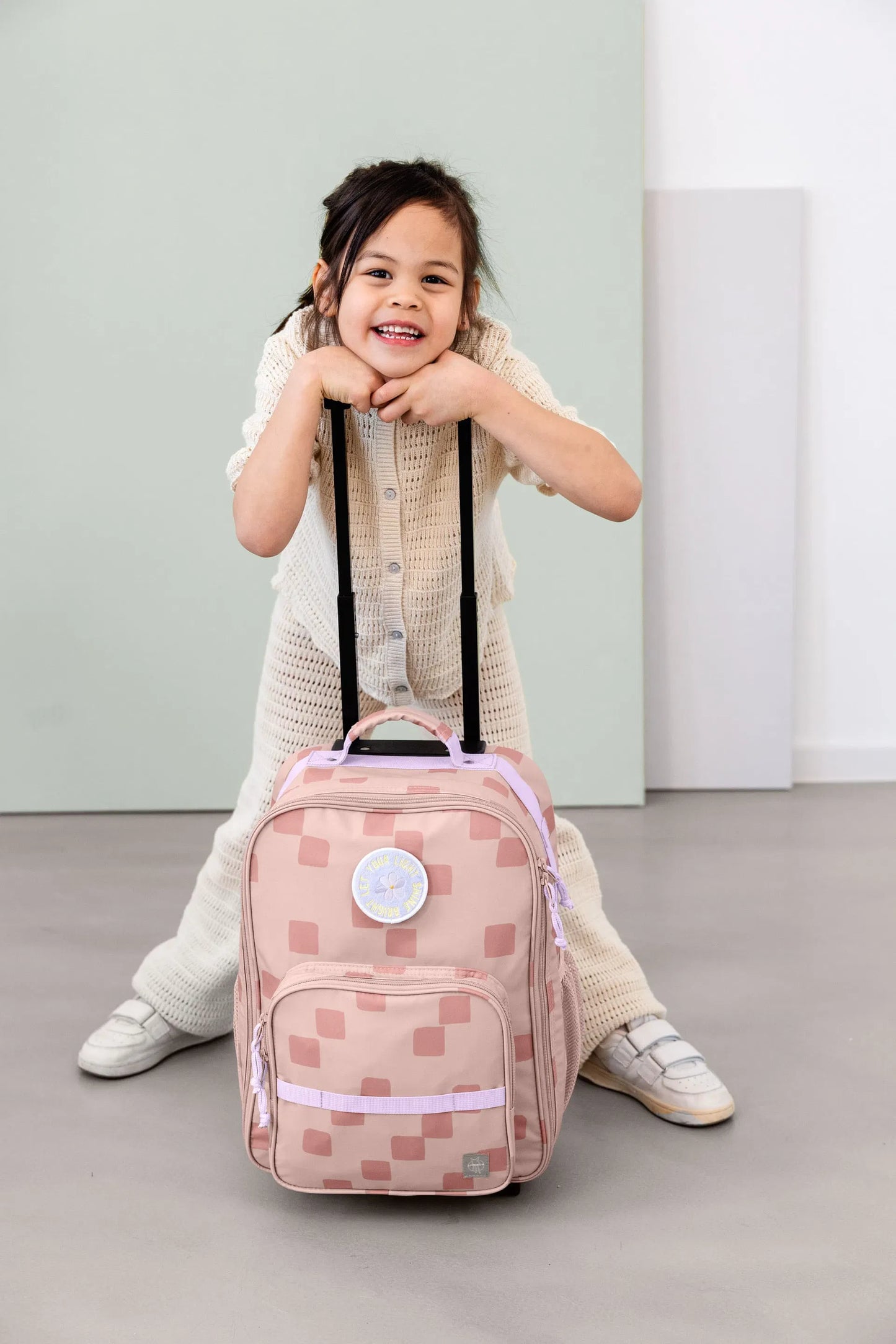 Lässig Kindertrolley geöffnet mit Packriemen und Hauptfach Rosa