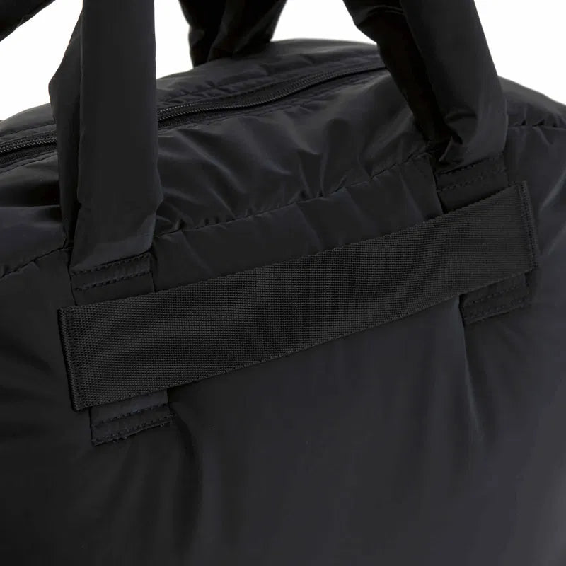 Lässig Wickeltasche im Einsatz