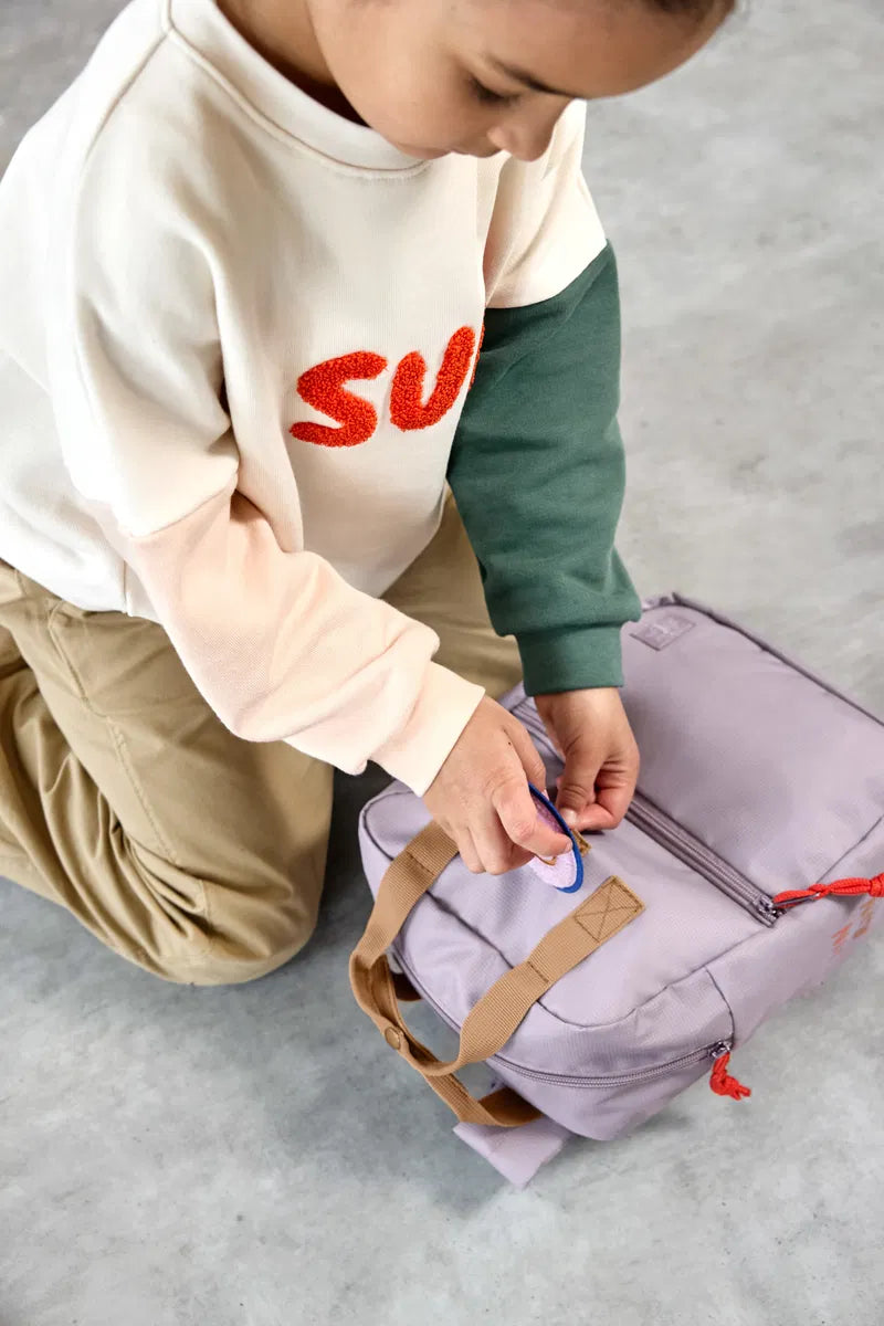 Lässig lila Kindergartenrucksack Square von der Seite
