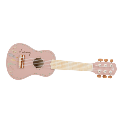 Holzgitarre Rosa Safari Friends mit Lasergravur, Beispiel Wunschname Leon auf Korpus