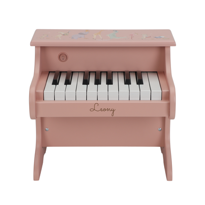 Little Dutch Holzklavier Rosa mit Namensgravur, Beispiel Wunschname Leon ins Holz graviert