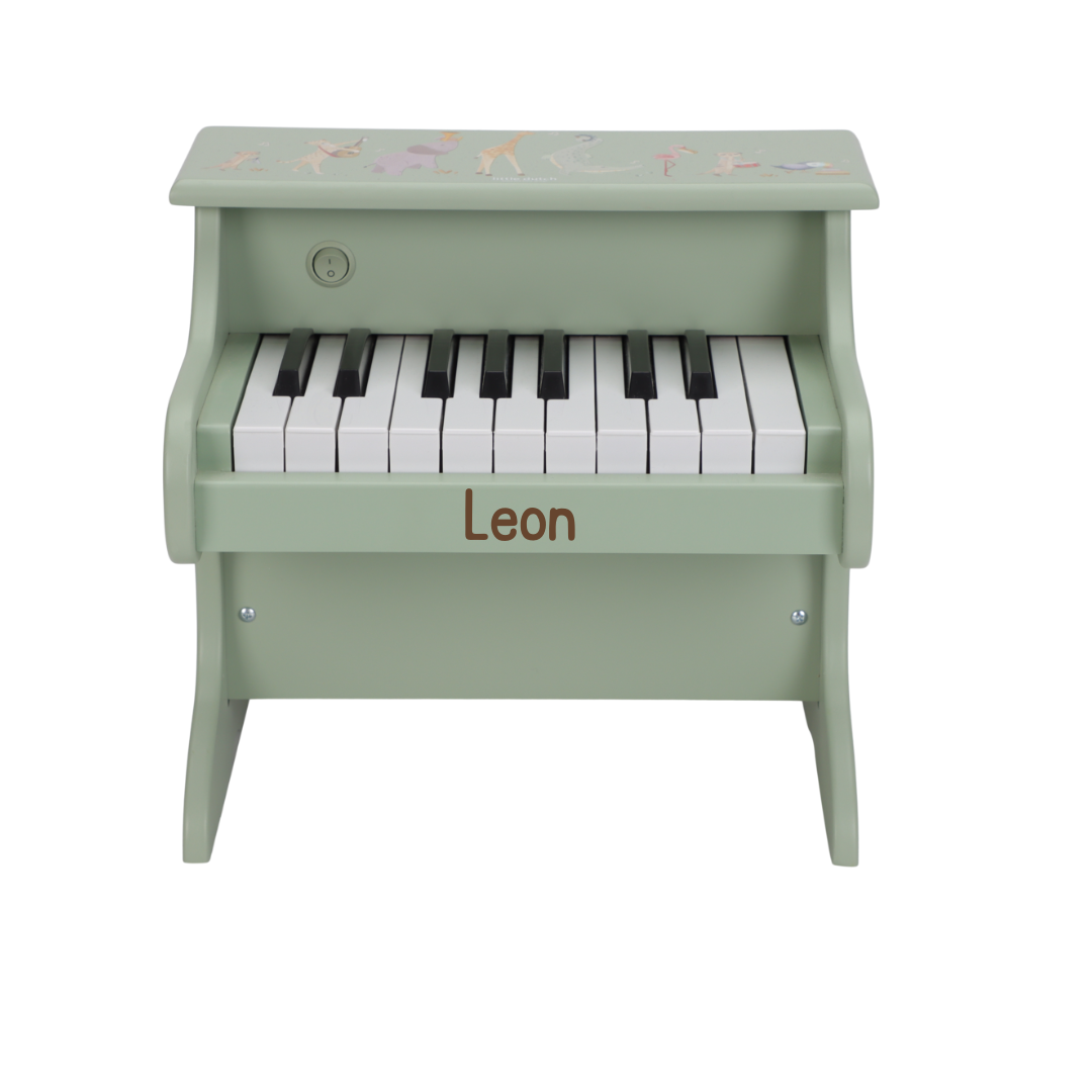 Little Dutch Holzklavier Grün mit Namensgravur, Beispiel Wunschname Leon ins Holz graviert