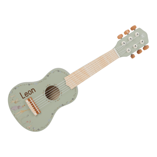 Little Dutch Holzgitarre Grün mit Namensgravur, Beispiel Wunschname Leon ins Holz graviert