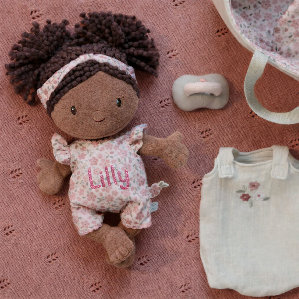 Little Dutch Babypuppe im Körbchen Evi GRS mit Name Glitzer Detailansicht
