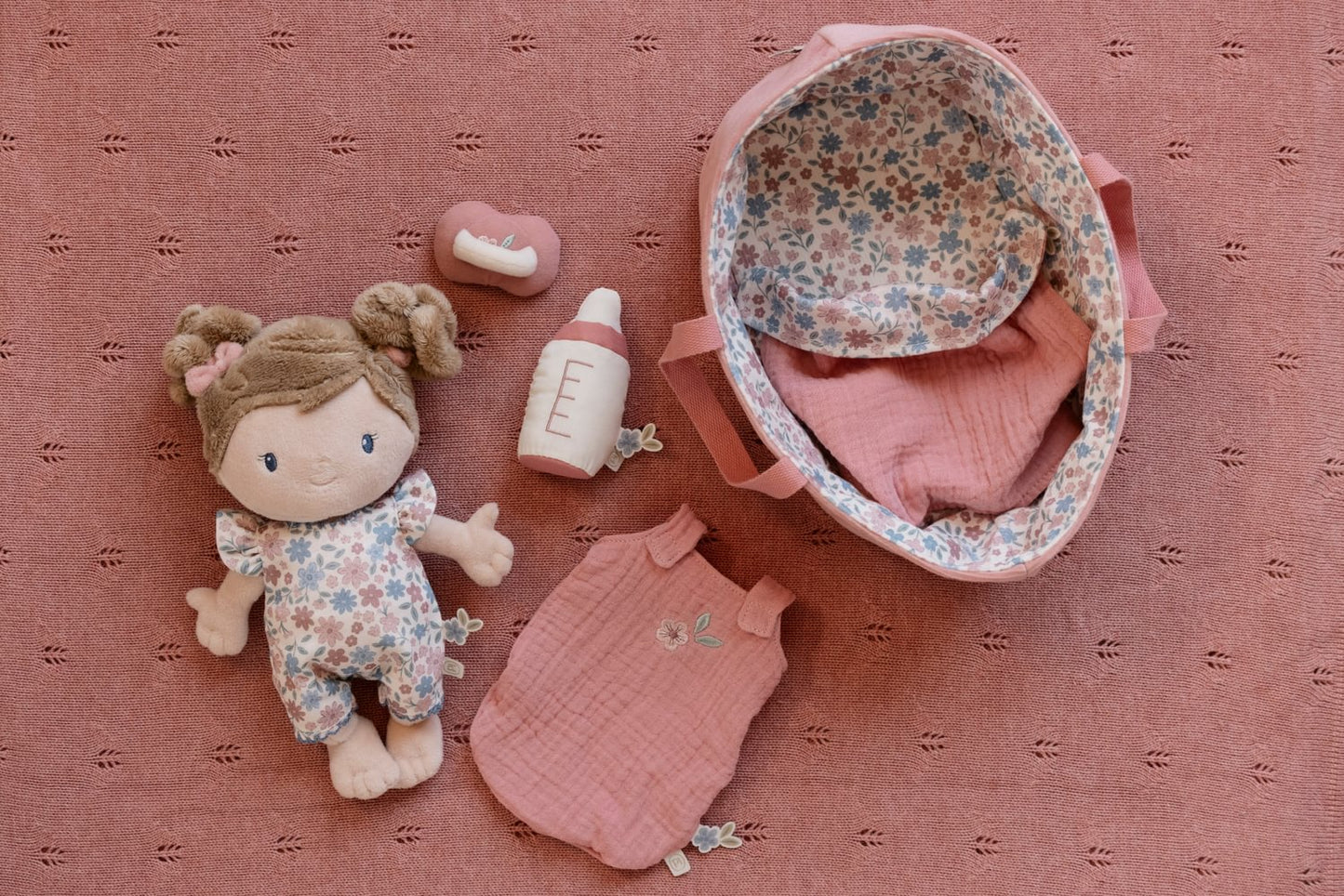 Little Dutch Babypuppe im Körbchen Rosa Personalisierung Name Funktionen Detail
