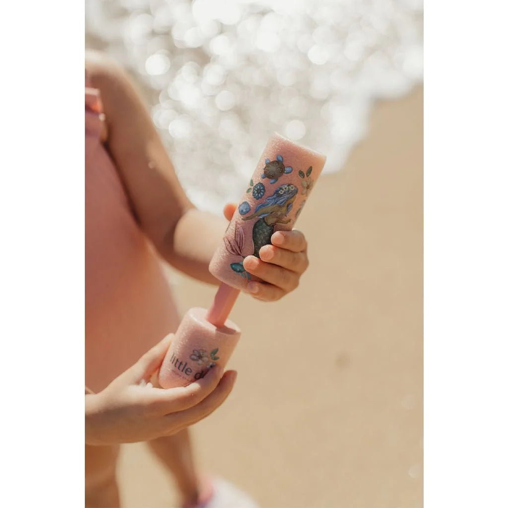 Little Dutch Dreamy Mermaid Wasser Spritze 15cm im Einsatz