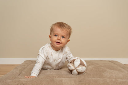 Little Dutch Greifball Baby Bunny beige von der Seite