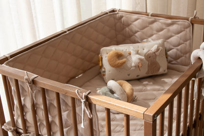 Little Dutch Greifball beige 16 cm Newborn Naturals GRS im Einsatz