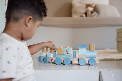 Little Dutch Personalisierung zur Taufe Eisenbahn Holz Forest Friends Funktionen Detail