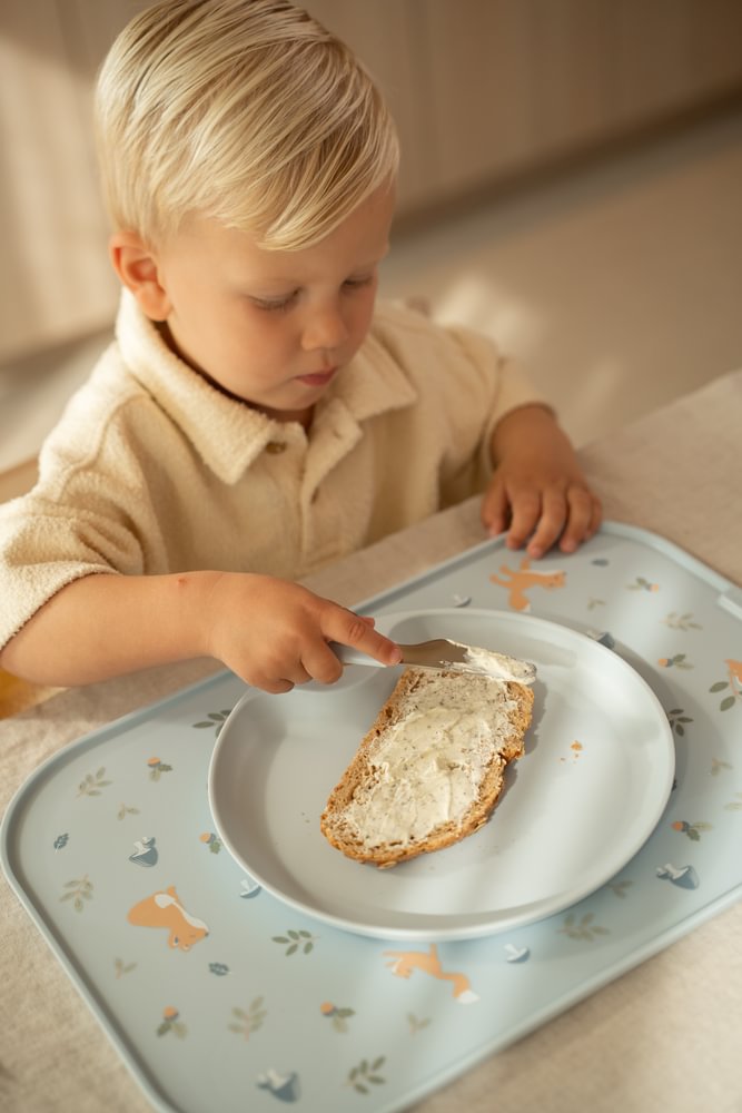 Mepal Kinder Besteck Set blau Mio 3-teilig im Einsatz