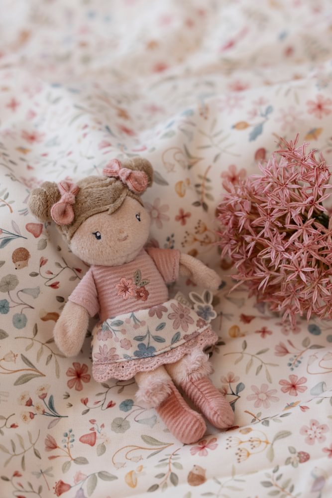 Little Dutch Kuschelpuppe Rosa im Einsatz