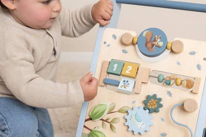 Little Dutch Laufwagen Multi Activity blau Holz im Einsatz