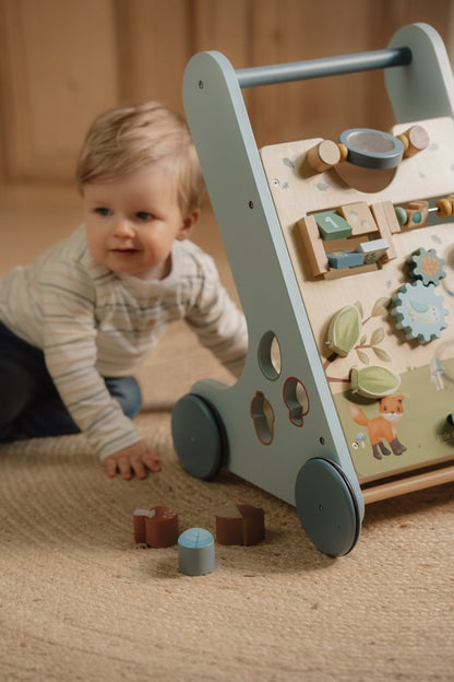 Little Dutch Laufwagen Multi Activity blau Holz im Einsatz