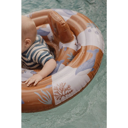 Little Dutch Ocean World Baby-Schwimmring im Einsatz