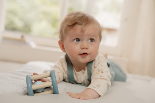 Little Dutch Rasselroller blau Holz  - die Roll Rassel Forrest Friends