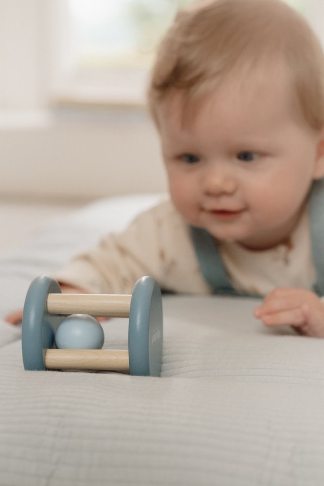 Little Dutch Rasselroller blau Holz mit Verpackung