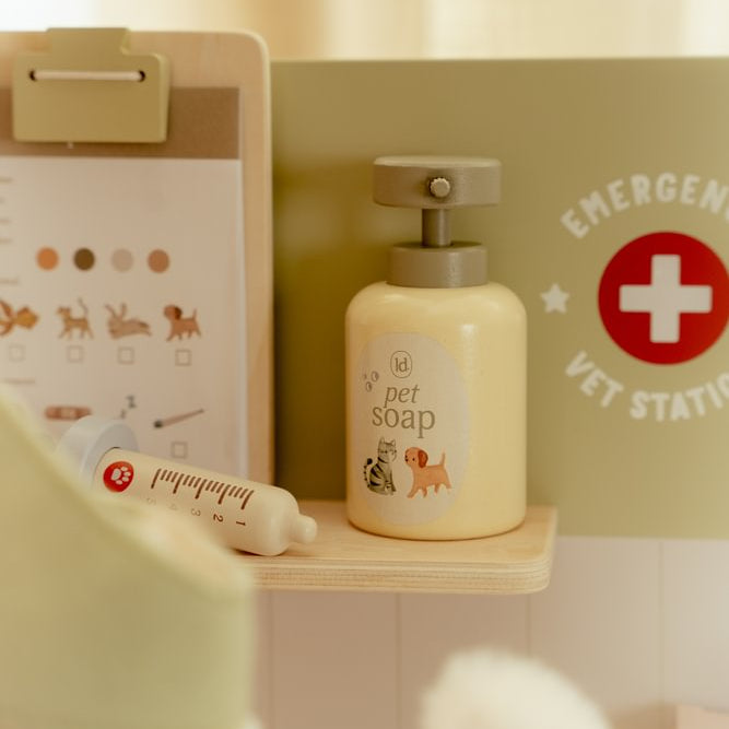 Little Dutch Tierarztpraxis Holz Grün Personalisierung mit Namen – Produktansicht 24