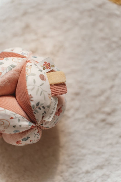 Little Dutch rosa Greifball mit Rassel mit Verpackung