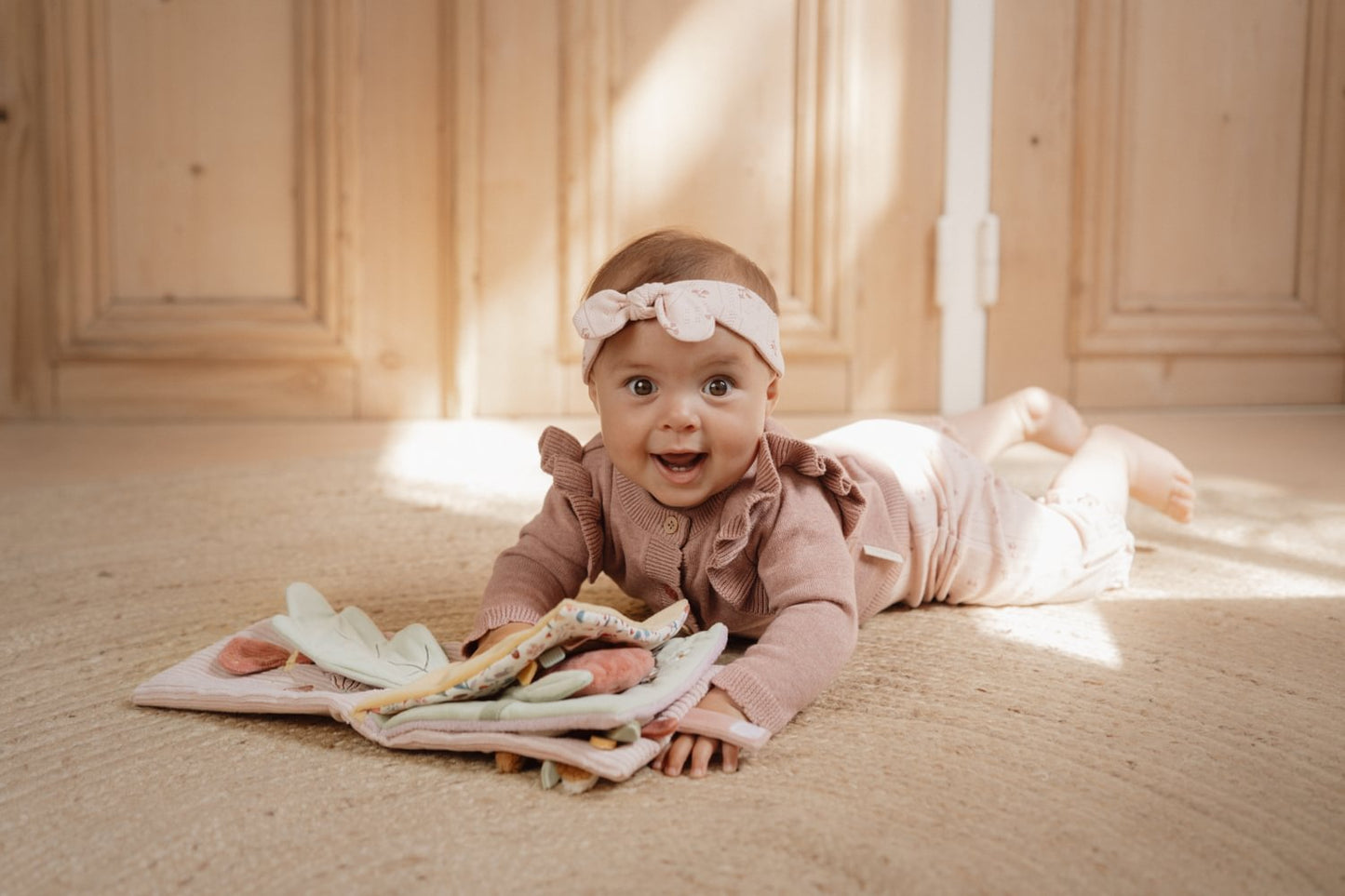 Little Dutch rosa Stoffbuch mit Aktivitäten Fairy Garden