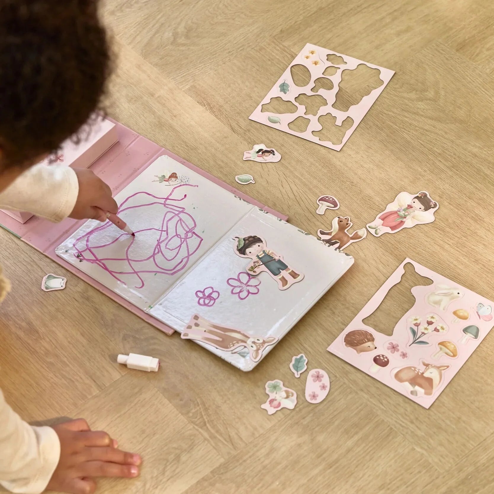 Little Dutch Magnetisches Spielbuch im Einsatz