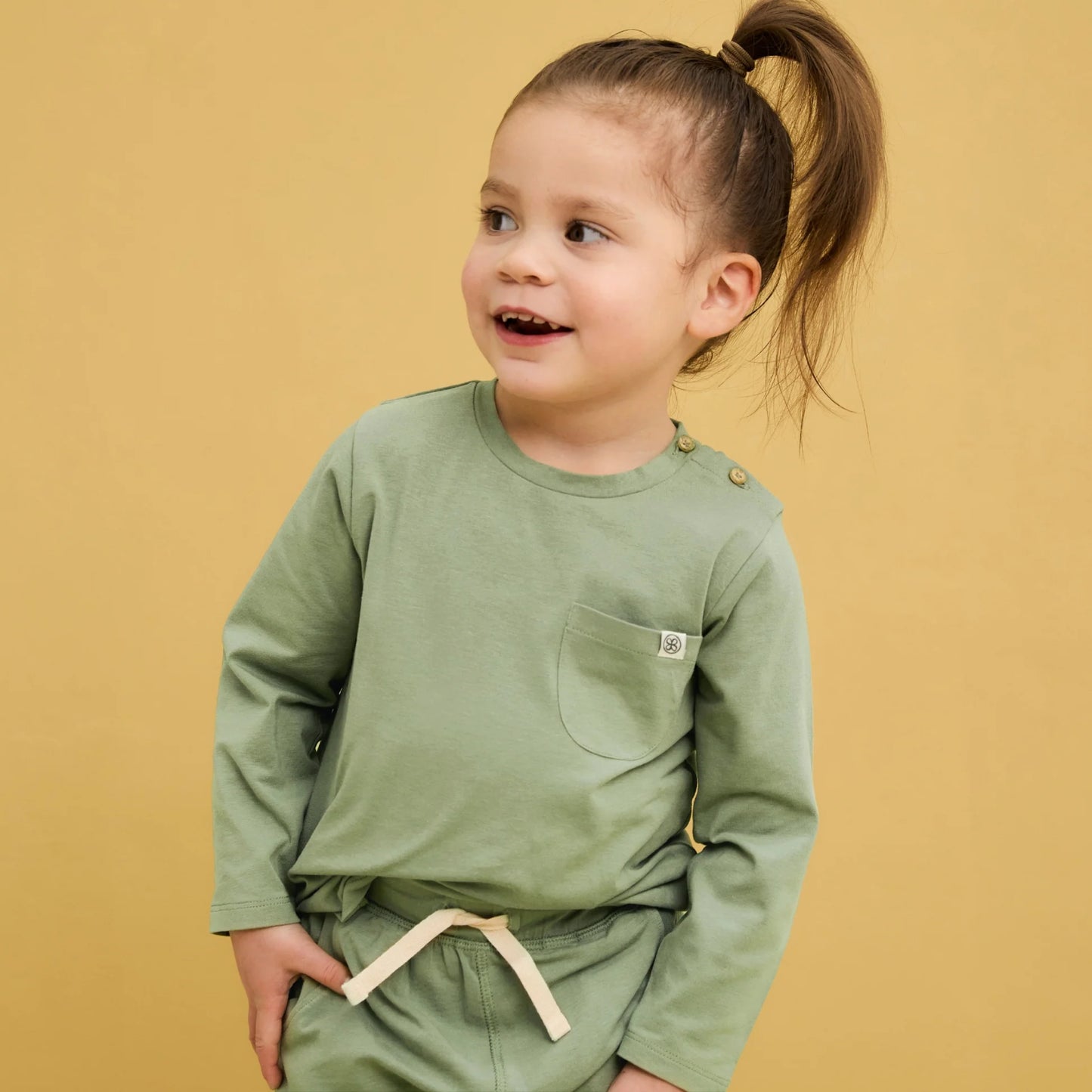 Cloby Langarmshirt in Olive Green mit Zubehör