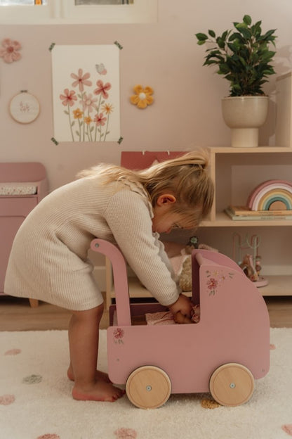 Little Dutch Puppenwagen Holz Puppe Lily Set von der Seite