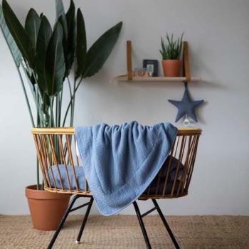 Little Dutch kuschelige warme Winterdecke für Baby-Wiege Babyschale Pure Blue Detailansicht