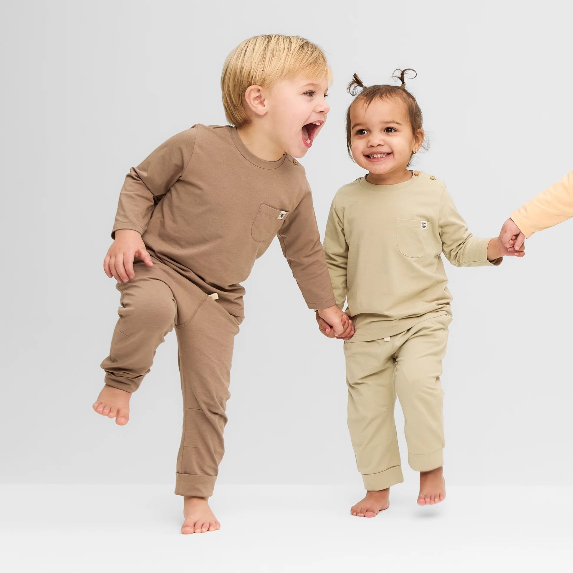 Cloby Jogginghose in Sandy Beach Material Nahaufnahme