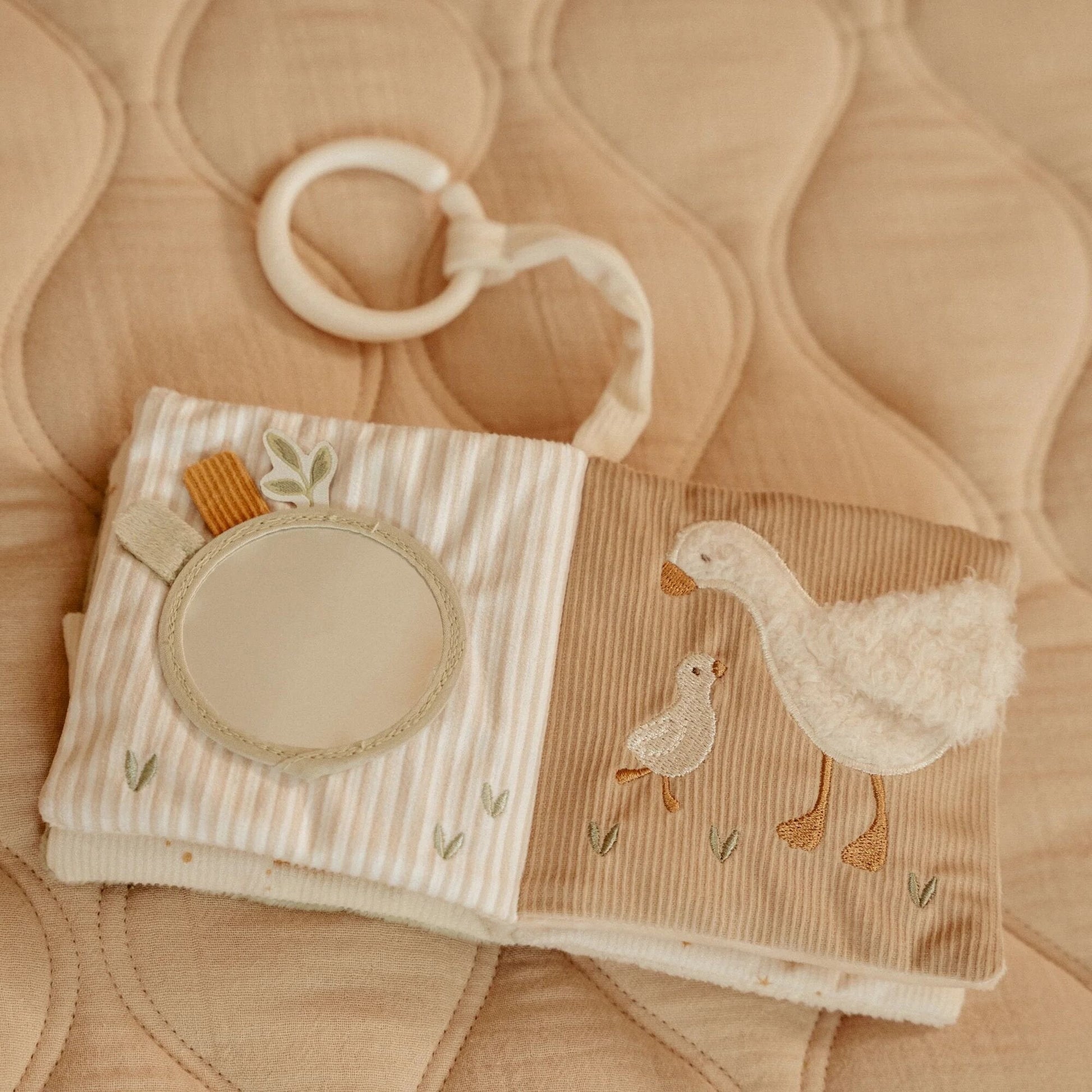 Buggybuch Little Goose Newborn Naturals GRS Little Dutch – Anwendung