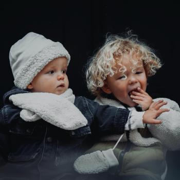 Cloby Teddyfell Set aus Mütze, Schal und Fäustlinge weiß 6-12 Monate