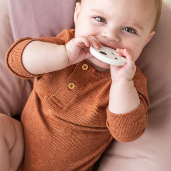 Done by Deer Dreh & Greif Babyspielzeug Ozzo Holz