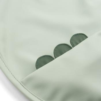 Done by Deer grünes Pull-Over Lätzchen Croco Detailansicht
