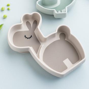 Done by Deer Silikon Stick & Stay Snackteller Lalee sand Detailansicht