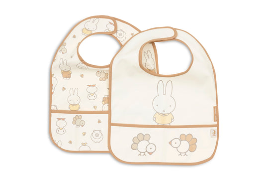 Jollein Lätzchen Wasserdicht - Miffy Family Farm - 2 Stück 029-864-68156 Lätzchen Jollein – Studio Produktbild Frontansicht