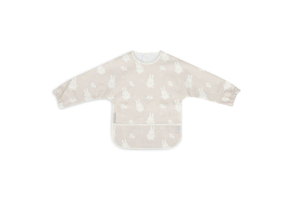 Jollein Lätzchen Wasserdicht mit Ärmeln - Miffy & Snuffy 029-869-67091 Lätzchen Jollein – Detailaufnahme Material und Verarbeitung