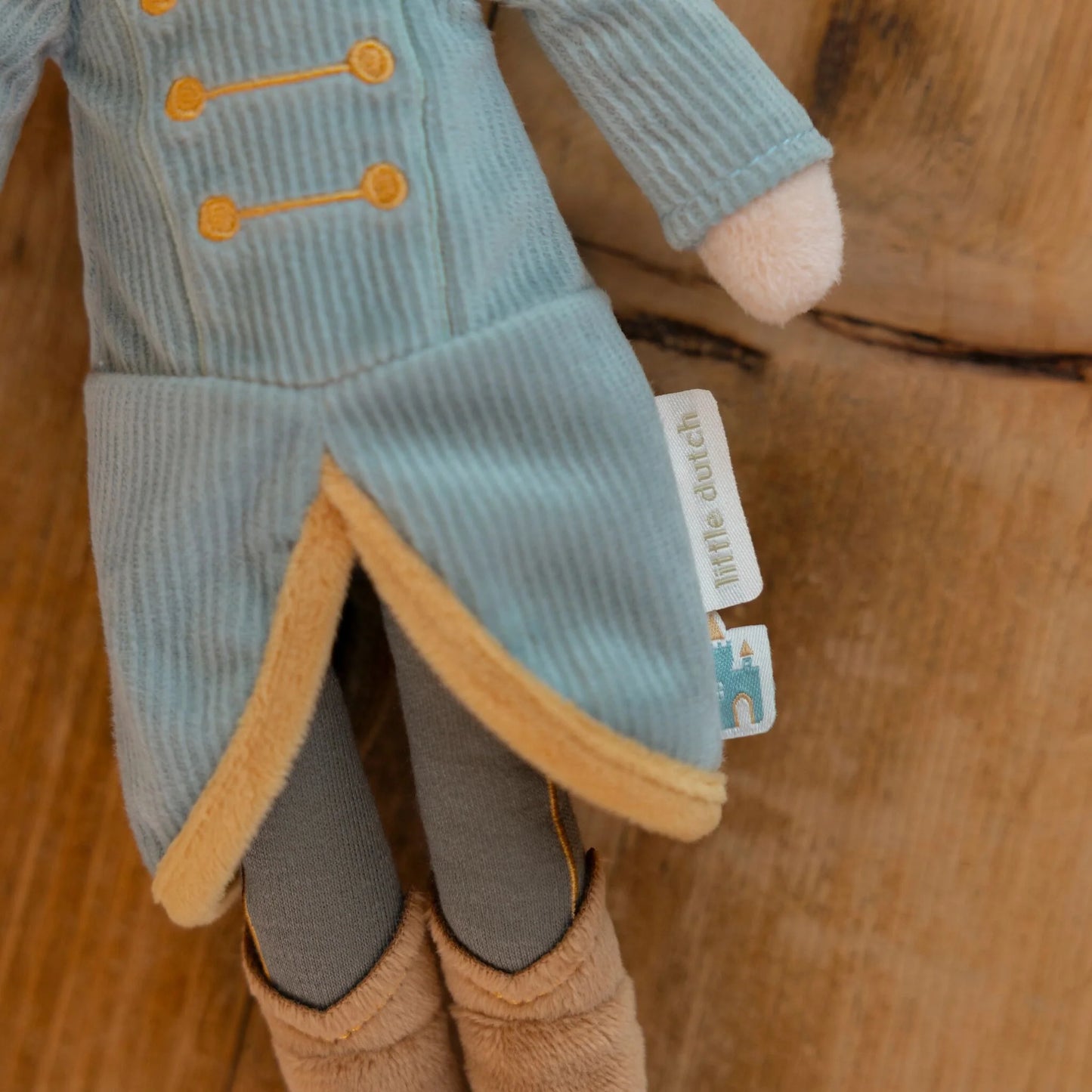 Details der Kuschelpuppe Prinz Jim von Little Dutch LD4670