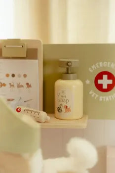 Little Dutch Tierarztpraxis Holz Grün FSC