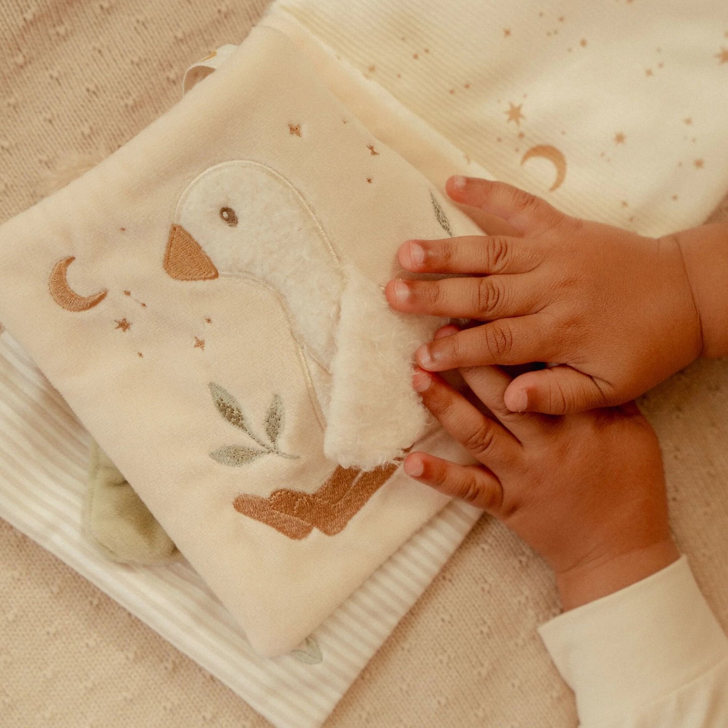 Little Dutch Aktivitätenbuch - beige - Newborn Naturals LD8407