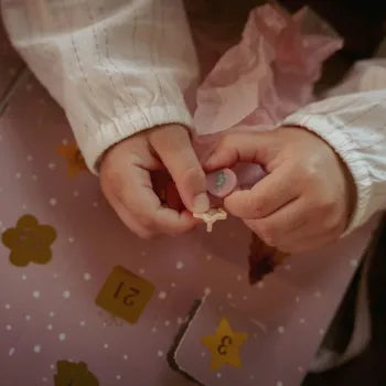 Little Dutch Adventskalender mit Armbändern Anhängern & Stickern